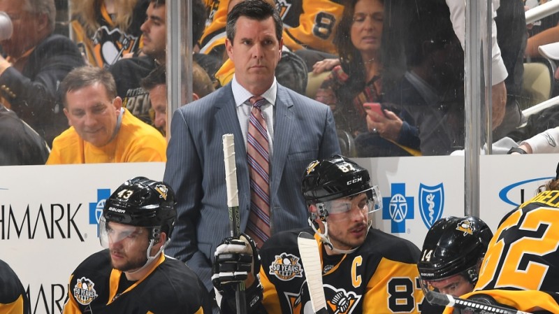 Les Penguins prolongent leur coach