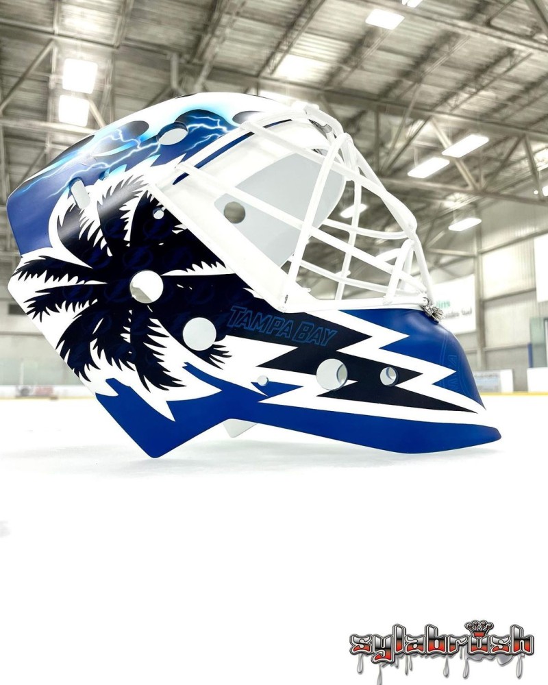 Le nouveau masque de Brian Elliott