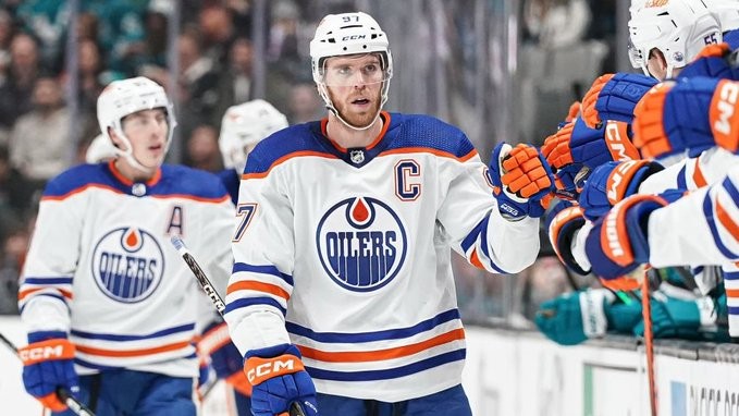 Connor McDavid könnte der erste Spieler seit langer Zeit sein, der in der NHL mehr als 150 Punkte erzielt.