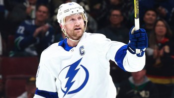 Le Lightning célèbre le 500e but en carrière de  Steven Stamkos