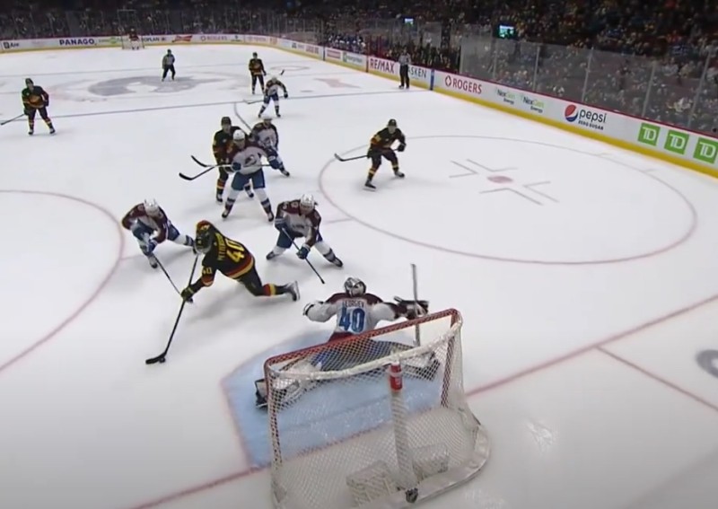 Elias Pettersson toujours aussi habile devant le but