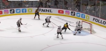 Un bel assist d'Elias Pettersson