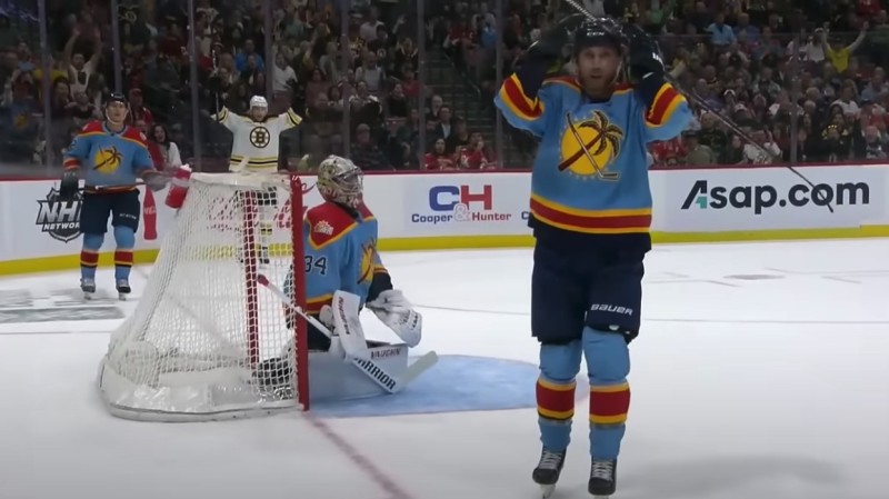 Sam Bennett marque un superbe but... contre son camp