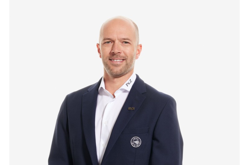 Andrew Ebbett ne trouve pas d'étrangers pour renforcer sa défense