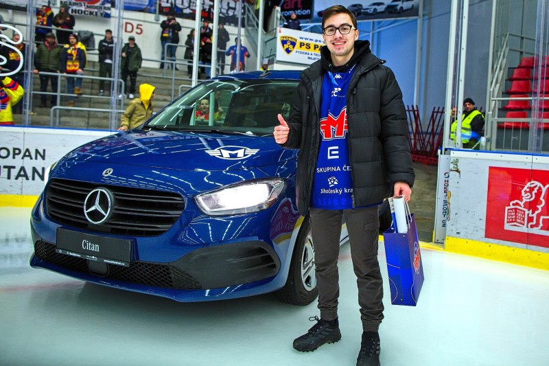 Et une voiture dans la poche pour ce fan plutôt habile