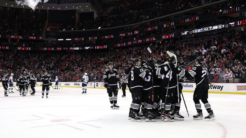 Les Devils reprennent par une victoire avec trois buts en moins d'une minute
