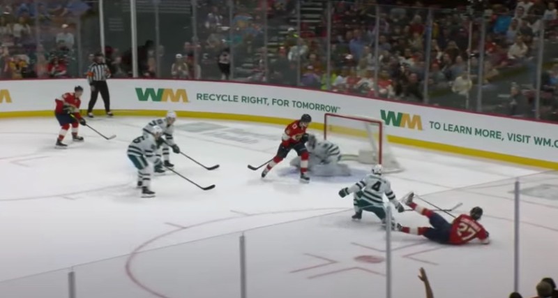 Sam Reinhart erzielt ein subtiles Tor