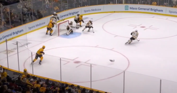 Un objet incongru termine sur la glace des Predators