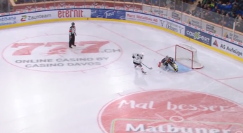 Luca Fazzini réalise un superbe feinte sur penalty... sans doute sans le vouloir