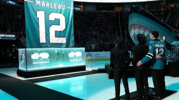 A voir : le maillot de Patrick Marleau retiré par les Sharks