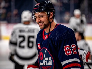 Nino Niederreiter débute par une défaite avec les Jets face aux Kings