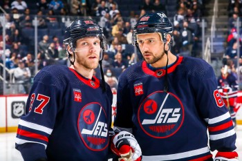 Un premier match mouvementé pour Nino Niederreiter