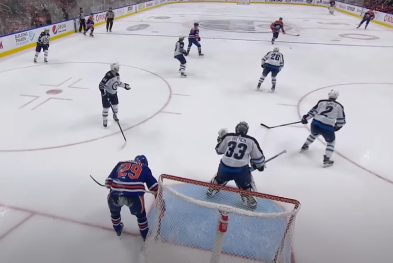 A voir : Draisaitl replace le but déplacé avant de marquer