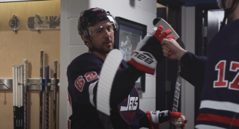 Revivez le premier match de Nino Niederreiter sous les couleurs des Winnipeg Jets