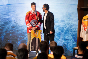 Roman Cervenka comme un certain Oleg Petrov