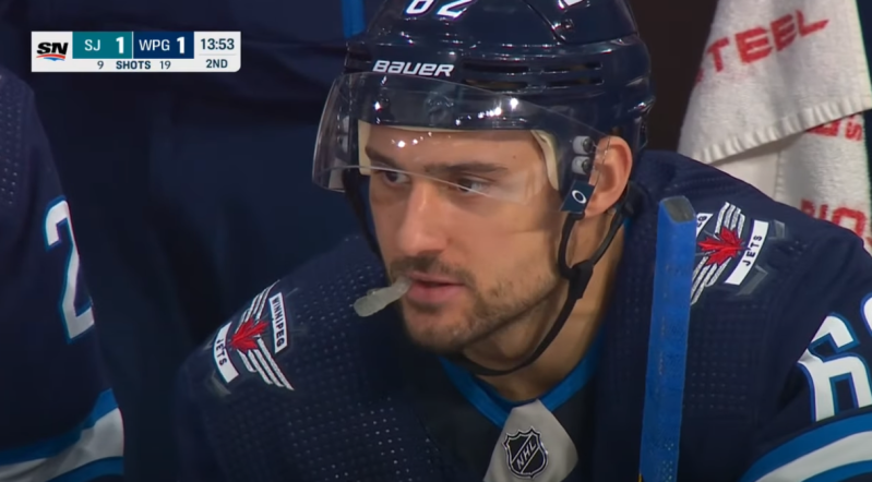 Nino Niederreiter marque son premier but avec les Jets et son 200e en carrière, record pour un joueur suisse