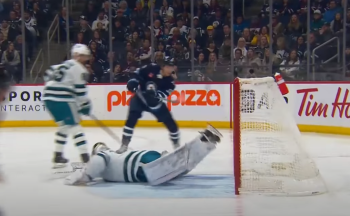 James Reimer nous sort l'arrêt du scorpion