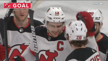 Nico Hischier et Akira Schmid brillent face au Canadien, Denis Malgin marque également