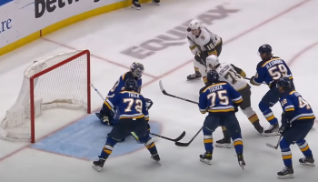 Pavel Dorofeyev marque son premier goal en NHL de façon plutôt originale