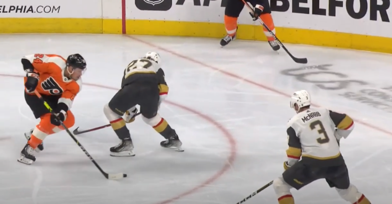 Nick Seeler se moque de Shea Theodore pour marquer un superbe but