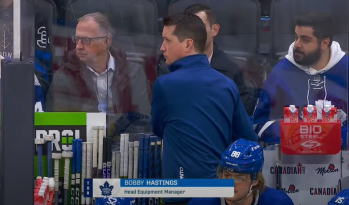 Un assist pour le responsable d'équipement des Leafs sur ce but