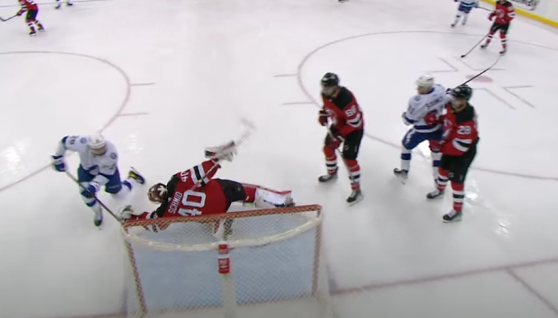 Qui d'Akira Schmid ou Jonas Johansson pour l'arrêt de la nuit ?