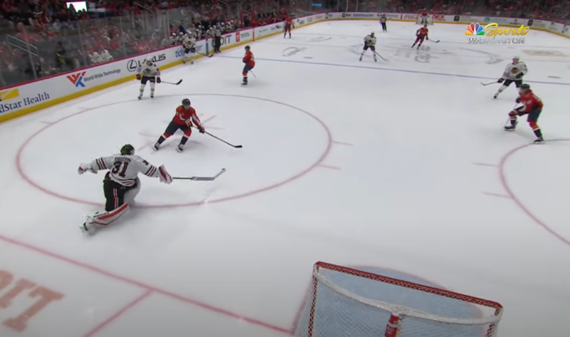 Anton Khudobin se rate complètement face à Connor Sheary