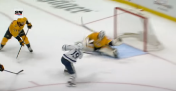 Kevin Lankinen signe un superbe arrêt face à Calle Jarnkrok