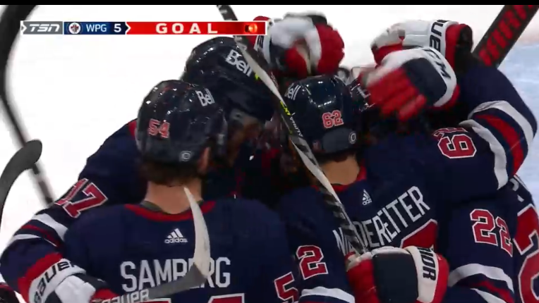 Nino Niederreiter marque dans la large victoire des Jets