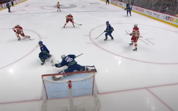 Thatcher Demko signe un superbe arrêt face à Mikael Backlund