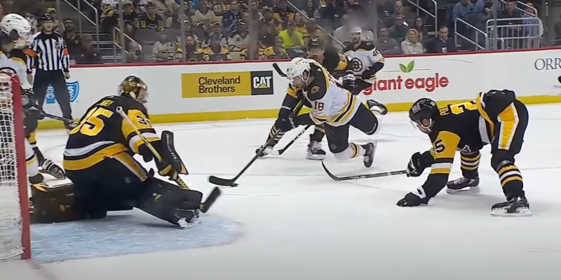 Un spectaculaire assist de Pavel Zacha