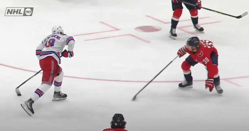 Superbe mouvement d'Alexis Lafreniere