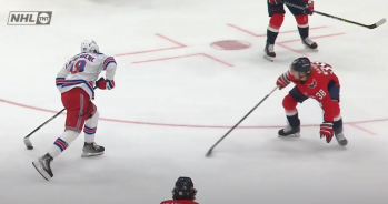 Superbe mouvement d'Alexis Lafreniere