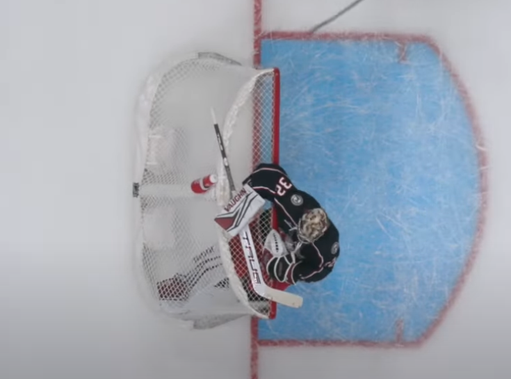 Le gardien des Blue Jackets Jon Gillies perd sa lame de patin et encaisse un but