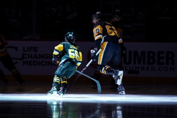 Kris Letang honoré par les Penguins de Pittsburgh pour son 1000e match