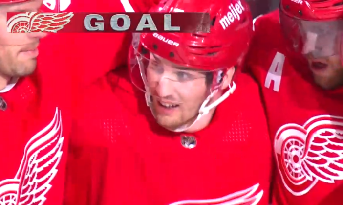 Pius Suter conclut une superbe action mais les Red Wings s'inclinent nettement