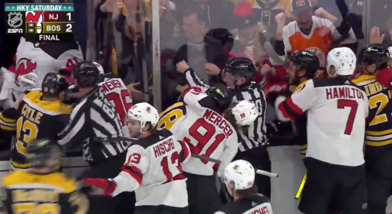 Un Nico Hischier version gardien et une charge pas vraiment nécessaire de Timo Meier