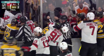 Un Nico Hischier version gardien et une charge pas vraiment nécessaire de Timo Meier