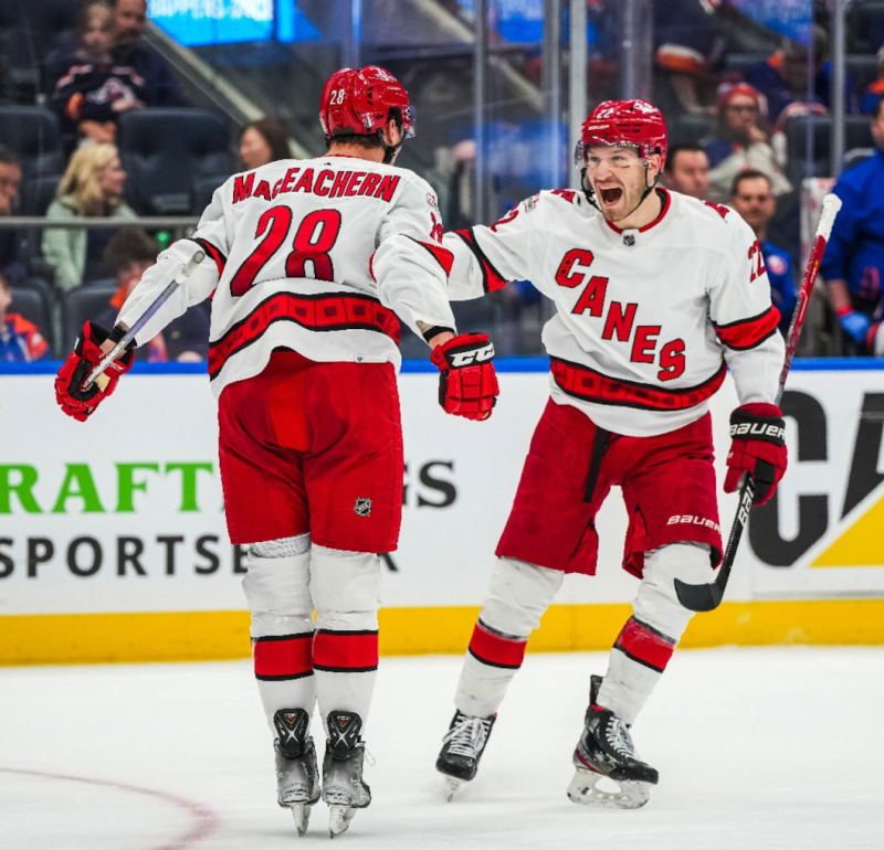 Les Hurricanes battent les Islanders, Sebastian Aho établi un record de franchise
