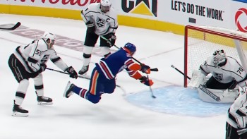 Leon Draisaitl marque un but aérien