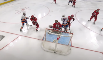 Sebastian Aho a lui aussi presque marqué du visage