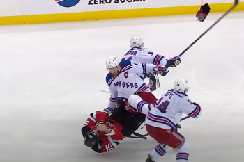 Timo Meier sacrément secoué par Jacob Trouba