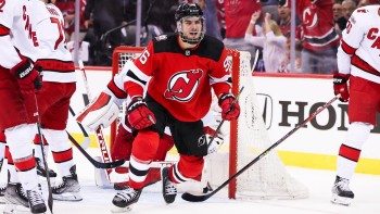 Timo Meier : "C'est du hockey de séries. Tu dois être prêt, tu dois garder la tête haute"