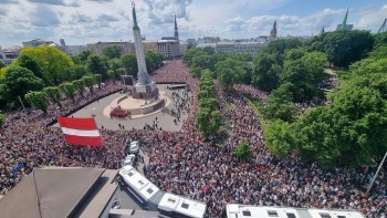 Des images impressionnantes de l'accueil de l'équipe lettone à Riga
