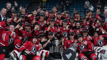 Théo Rochette et les Remparts de Québec remportent la Coupe Memorial