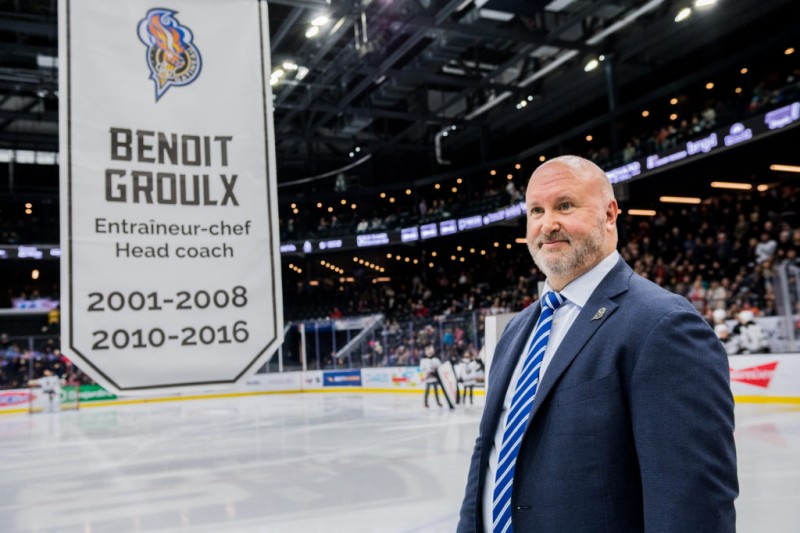 Benoit Groulx en discussion avec le HC Bienne