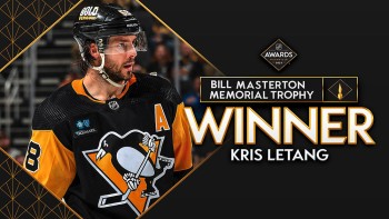 Kris Letang des Penguins reçoit le trophée Bill Masterton