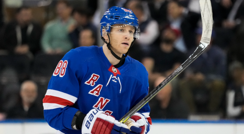 Patrick Kane attendra le début de saison pour signer