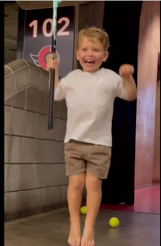 Le fils de Claude Giroux semble déjà plutôt habile