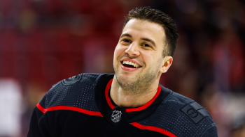 Tony DeAngelo retrouve la Caroline